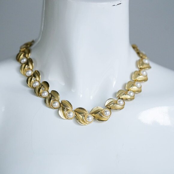Vintage Gold Tone  an Faux Pearl Articulated Choker - Picture 1 of 8